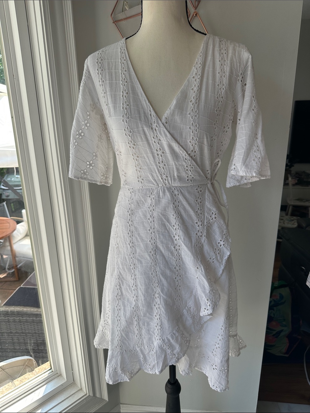 JAPNA Cotton White Eyelet Wrap Short Dress Ruffles Classic V-Neck Size Small